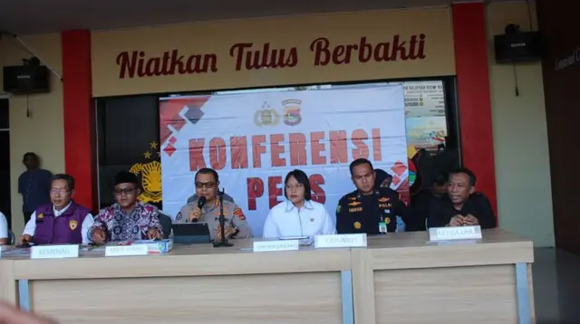 ---
Dua Tersangka Ditetapkan Dalam Kasus Kebakaran yang Menewaskan Empat Santri di NTB
---