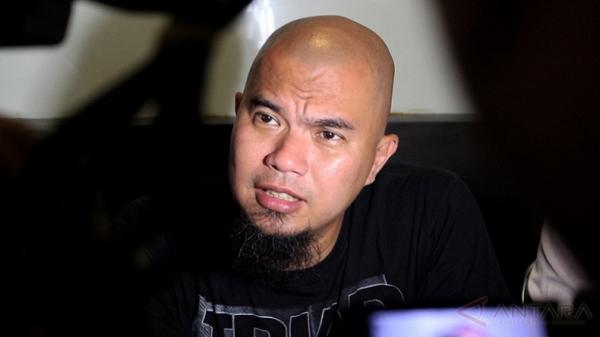 ---
Ahmad Dhani Kritik Keras Netizen yang Suka Berkomentar Negatif, Soroti Masalah Kecerdasan

---