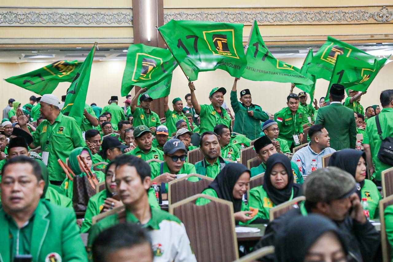 ---
Kader PPP Menggugat Pemberhentian Taj Yasin dan Agus Suparmanto

---