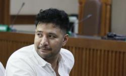 ---
Ammar Zoni Dijatuhi Hukuman 7 Tahun Penjara, Kuasa Hukum: Jika Tidak Puas, Silakan Cari Pengacara Baru!

---