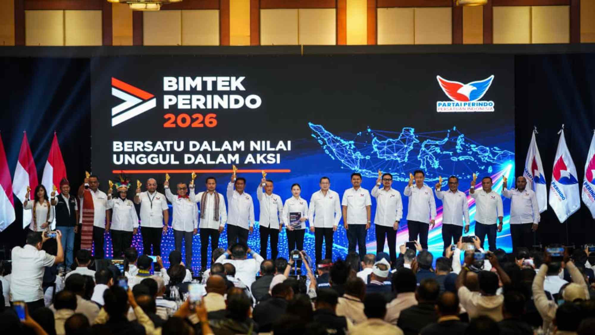 Angela Tanoesoedibjo Berikan Penghargaan kepada 14 Legislator Partai Perindo