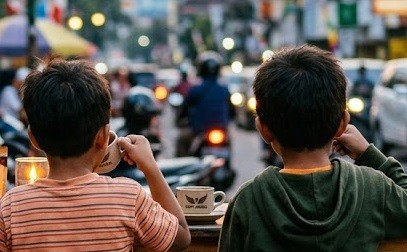 ---
Bolehkah Anak-Anak Mengonsumsi Kopi? Hal yang Perlu Diketahui Orang Tua

---