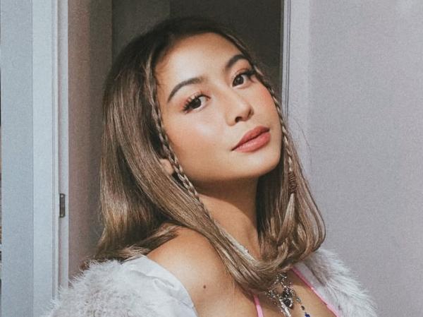 Awkarin Kembalikan Uang Saku dan Ungkap Kepedulian terhadap Korban Hanania Travel