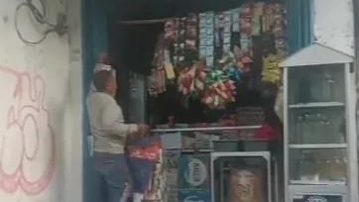 ---
Pengedar Obat Keras Ilegal Tertangkap di Warung Sembako Kalideres

---