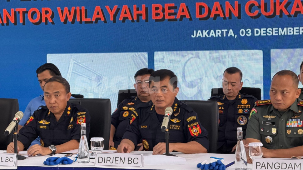 ---
Dirjen Bea Cukai Djaka Budi Terlibat dalam Kasus Dugaan Suap Impor

---