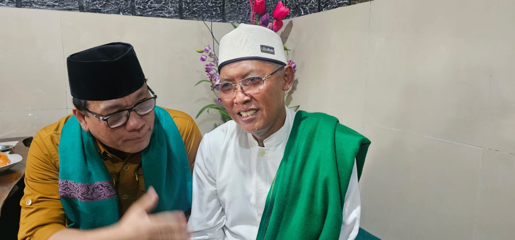 Pertemuan Hangat Jokowi dengan Teman Kuliah di Lampung
