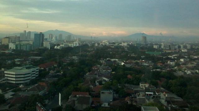 ---
BMKG: Cuaca Jakarta Hari Ini, Senin 27 April 2026 Berpotensi Berawan Sepanjang Hari

---
