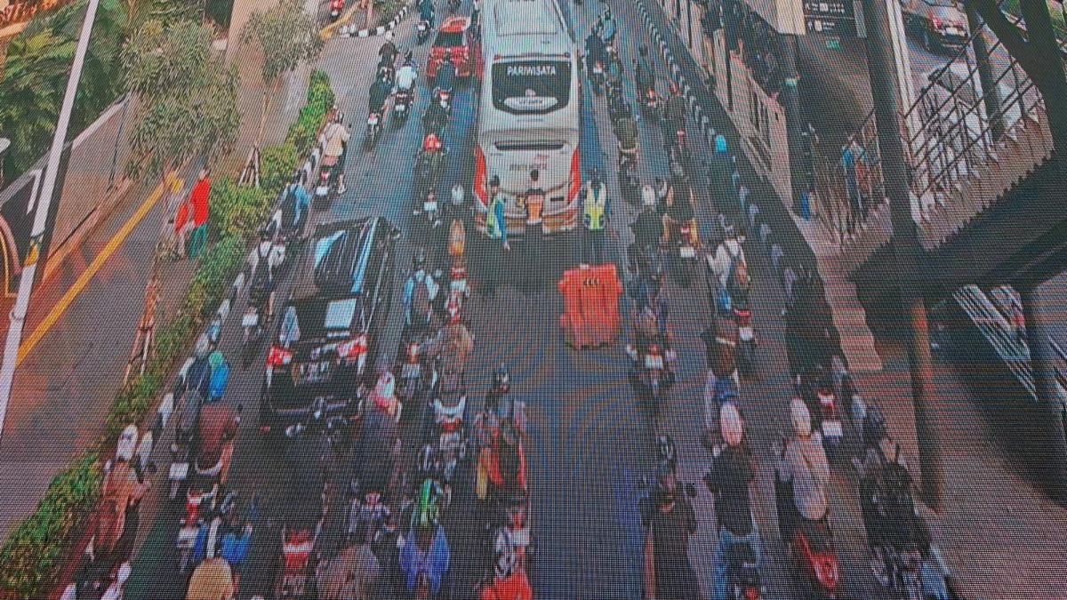 ---
Kendaraan Umum Mogok di Depan Halte Cawang Cikoko, Lalu Lintas Tersendat

---