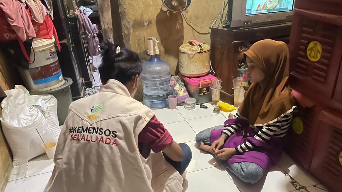 ---
Kisah Mengharukan Pengamen Ibu dan Anak di Depok

---