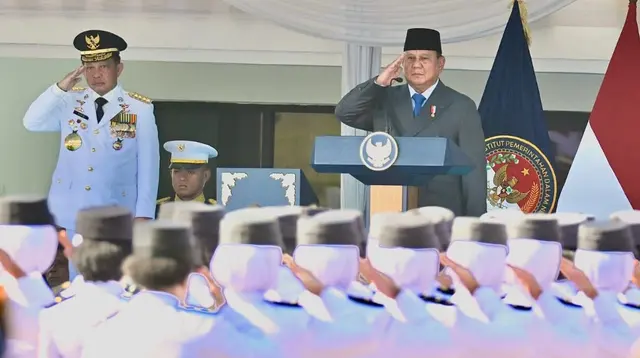 Kisah Jhosua dari Papua yang Berhasil Masuk IPDN, Momen Haru saat Dilantik oleh Prabowo