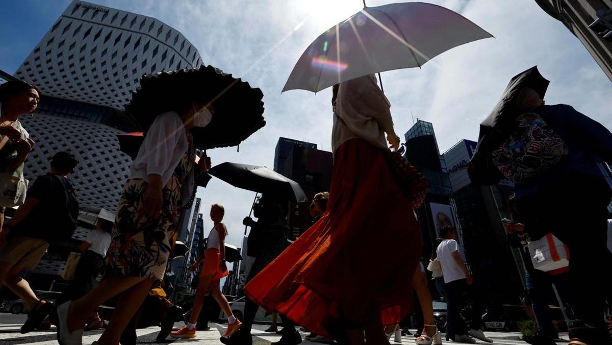 Cuaca Panas di Jepang, Pekerja Beralih ke Celana Pendek di Kantor