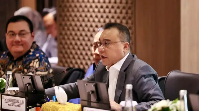 ---
Dasco Memimpin Rapat Terkait Perpres Ojol, Bahas Evaluasi Tarif

---