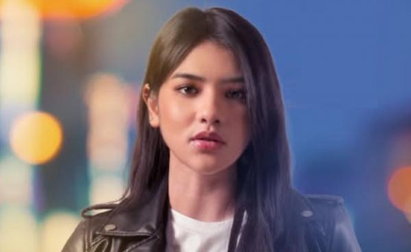 ---
Davina Karamoy Kembalikan Uang Saku dari Hanania Travel kepada Penyidik

---