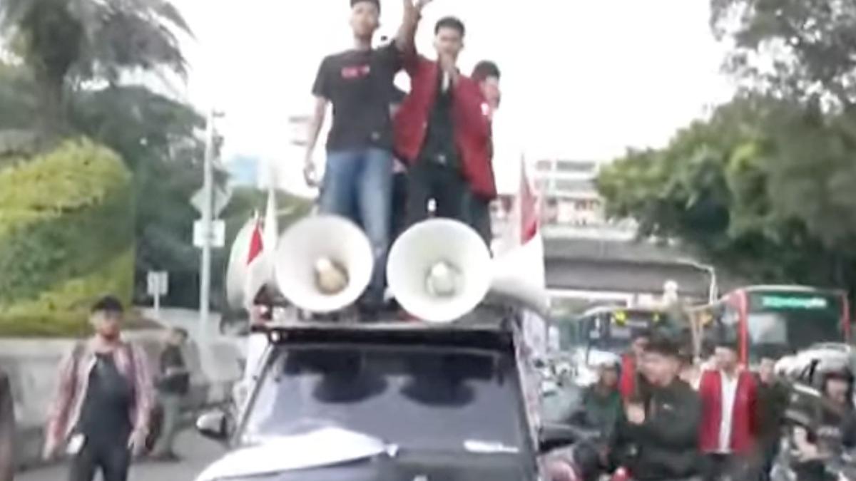 ---
Aksi Mahasiswa di Jakarta Sampaikan Tuntutan 11+9

---