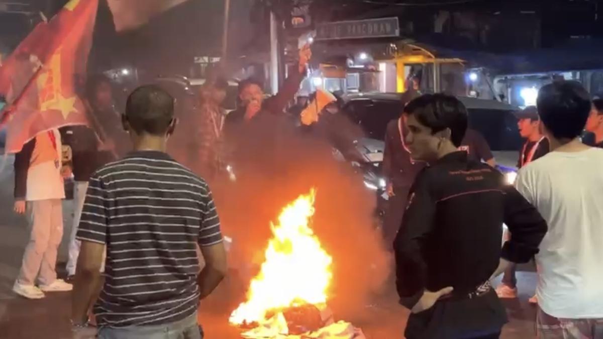 ---
Aksi Mahasiswa di Pancoran, Lalu Lintas Terganggu

---