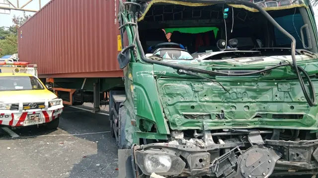 Kecelakaan Beruntun Enam Kendaraan di Tol JORR Cakung