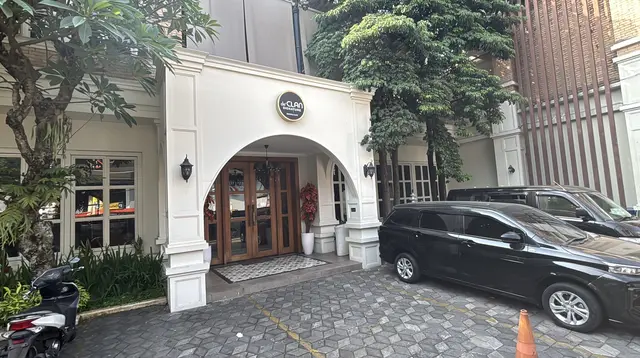 Misteri Brankas Tersembunyi di Kafe de'CLAN: Penggeledahan di Area Staf Khusus