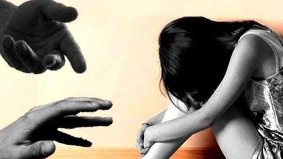 ---
Dikabarkan Diberi Miras oleh Teman, Remaja di Tangerang Terbangun Tanpa Pakaian

---