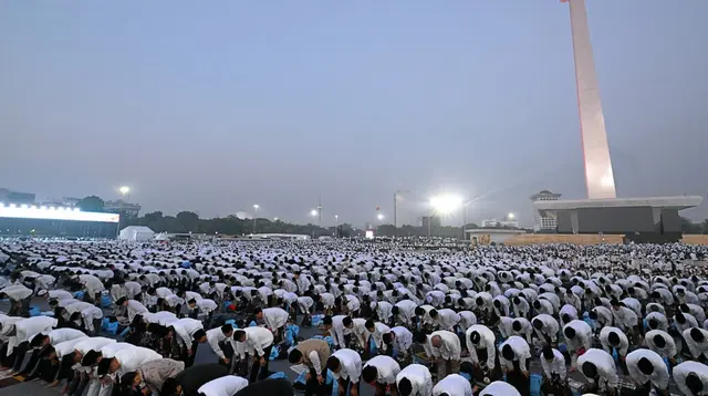 ---
Zikir dan Doa Kebangsaan: Seruan Spiritual dari Berbagai Agama di Monas

---
