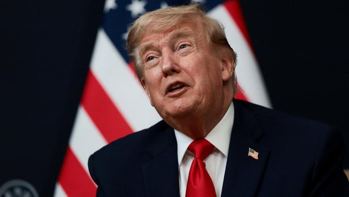 ---
Donald Trump Merayakan Ulang Tahun ke-80, Apa yang Terjadi pada Tubuh di Usia Tua?

---