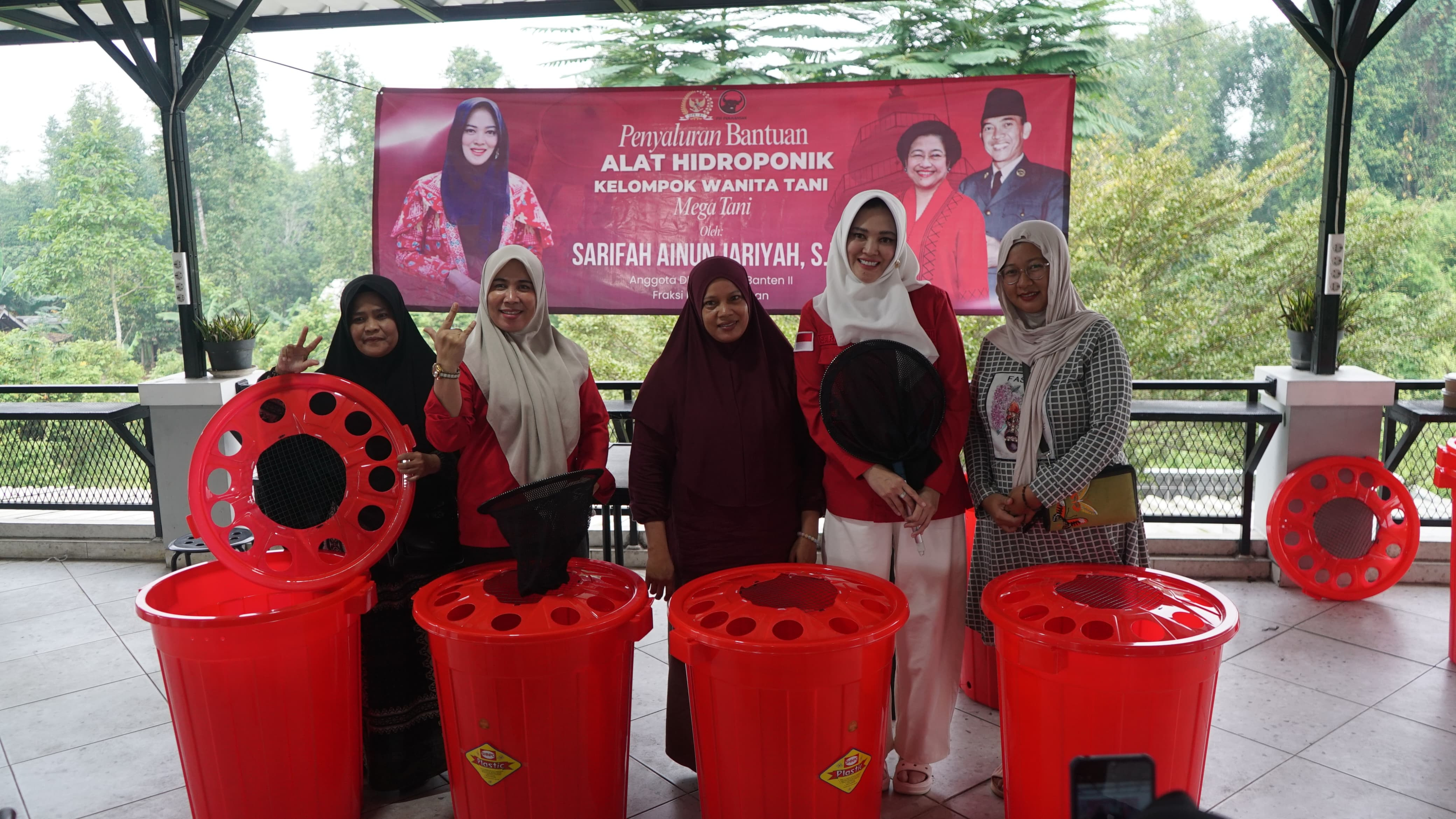 ---
Inisiatif Budikdamber oleh Sarifah untuk Mendorong Kemandirian Pangan Keluarga
---