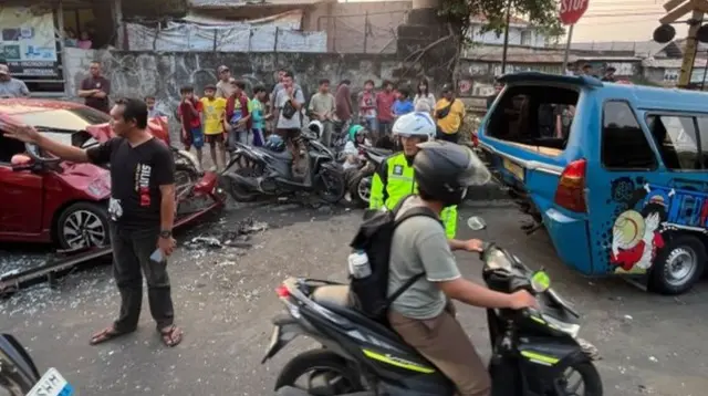 Investigasi Kecelakaan Beruntun di Perlintasan Kereta Api Kebon Pedes