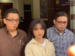Fuji Hampir Stress Akibat Perilaku Mantan Karyawan, Berikut Kronologinya!