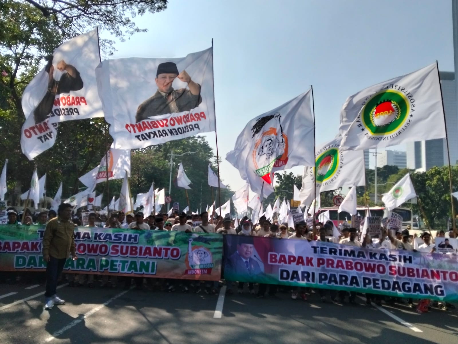 Aksi Damai 7.000 Massa Dukung Program Prabowo di Jakarta