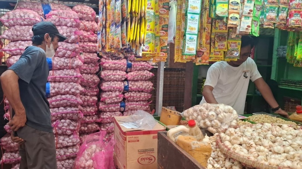 Kenaikan Harga Bahan Pokok: Bawang dan Beras Melonjak, Minyak Goreng Meningkat