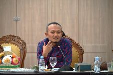 Kenaikan Harga Plastik 100 Persen, Anggota DPR Mendorong Langkah Pemerintah untuk Melindungi UMKM