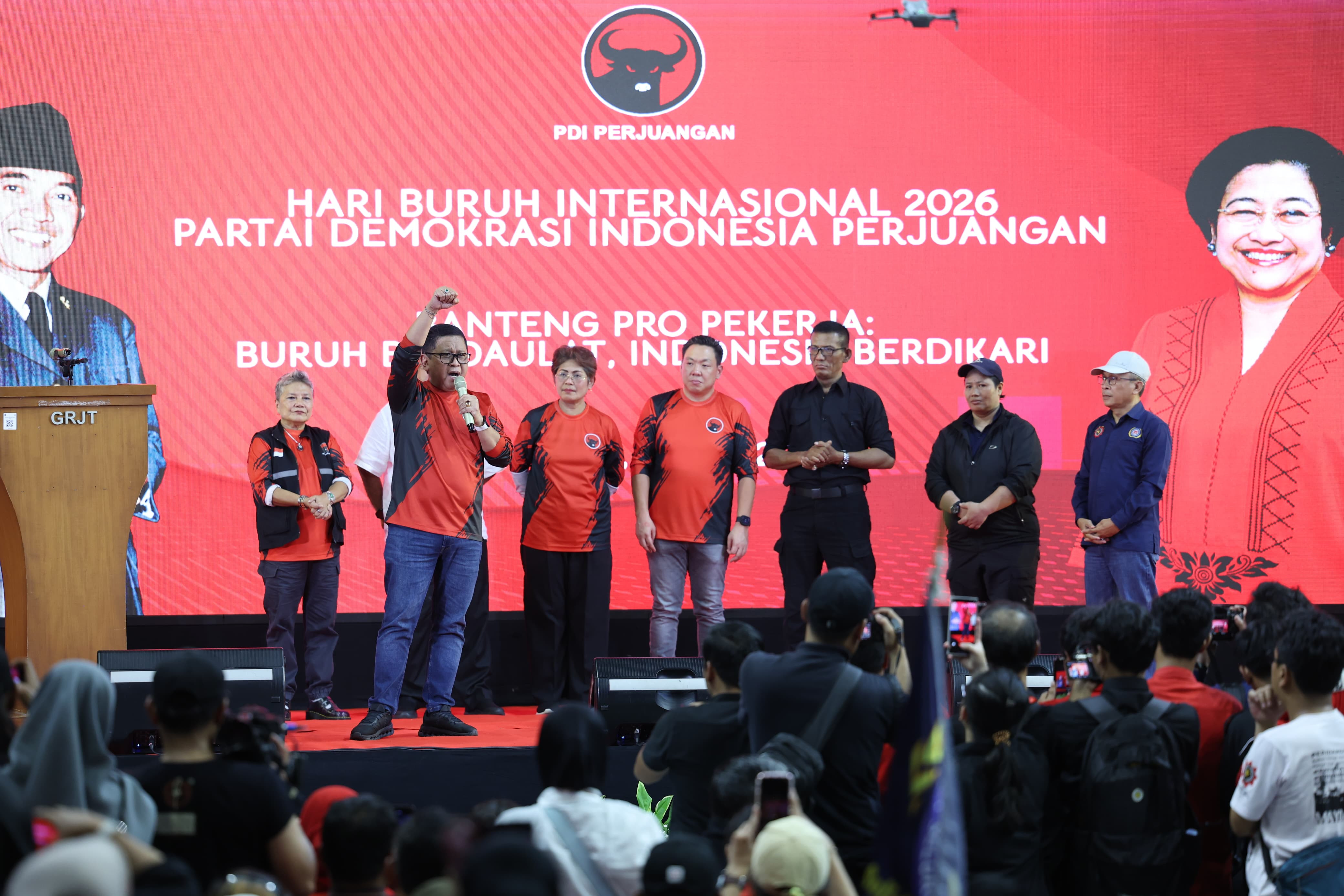 ---
Hasto Mengingatkan Ajaran Bung Karno di Hadapan 1.500 Buruh

---