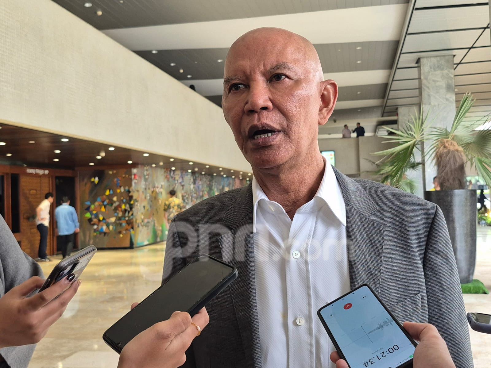 ---
Aksi Protes PPPK di Tidore Terkait Pemutusan Hubungan Kerja, Banggar Soroti Dana Bagi Hasil

---