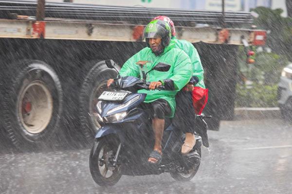 Jawa Barat Diprediksi Hujan Deras hingga 4 Mei, BNPB Ingatkan Waspada Banjir