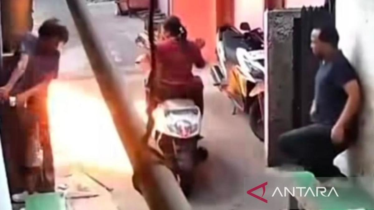 Ibu dan Anak Dihantam Pelemparan Molotov di Koja