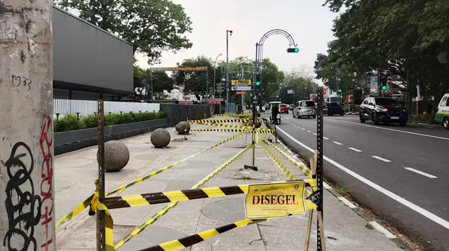 ---
Aturan Penebangan Pohon di Bandung: Denda Menanti Bagi yang Melanggar

---