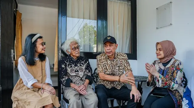 ---
Kisah Tragis Anak Sayuti Melik yang Viral Karena Penyakitnya

---