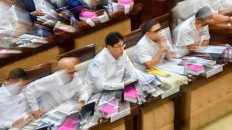 ---
Tantangan Keuangan Negara: Sisa Uang Kas Hanya Rp120 Triliun di Tengah Beban Utang yang Meningkat

---