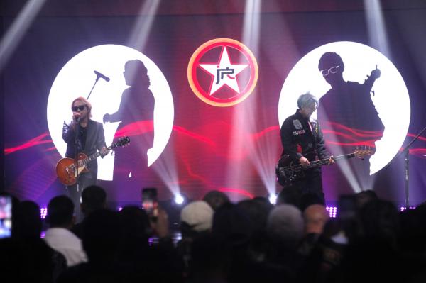 ---
Kemeriahan Indonesia Automotive Awards 2026 Dimeriahkan Penampilan J-Rocks dan Komunitas Otomotif

---