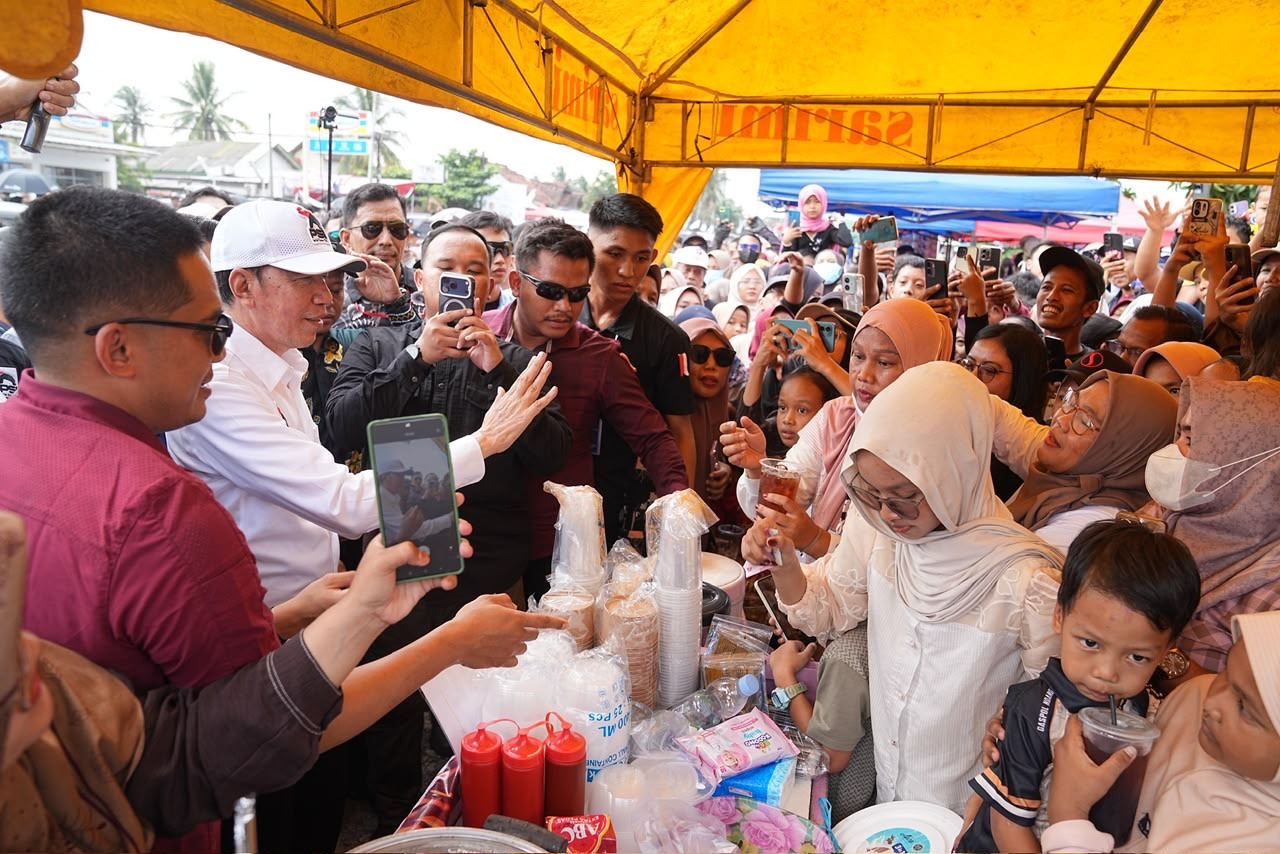 ---
Kunjungan Meriah Jokowi di Sentra UMKM Maliosewu, Pringsewu

---