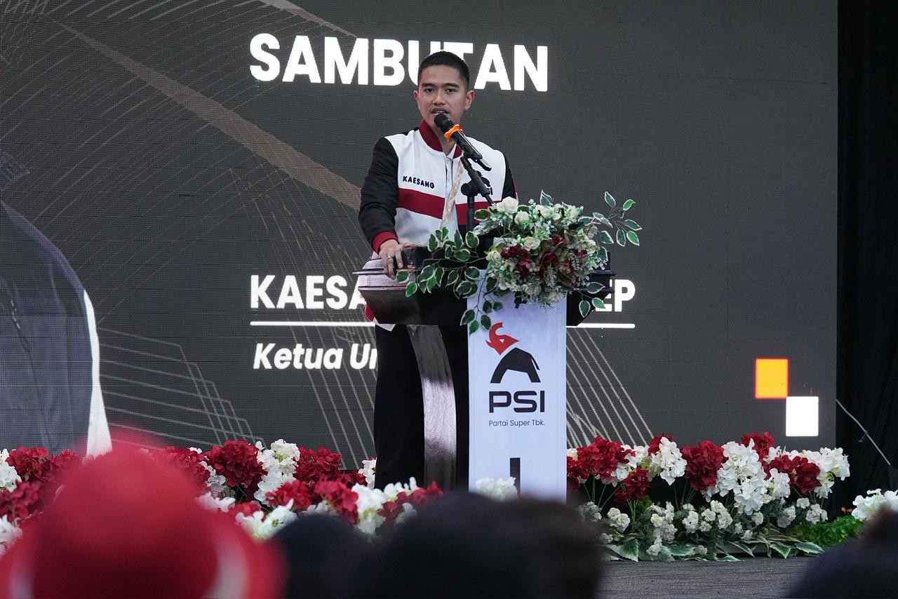 Kaesang Resmikan Pengurus DPW PSI Papua Tengah, Kader Soraki Nama Jokowi