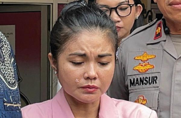 ---
Karina Ranau Masih Terpuruk Usai Penganiayaan di Warungnya

---