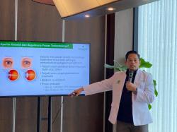 Apakah Katarak Hanya Dapat Diatasi Melalui Operasi? Pandangan Dokter