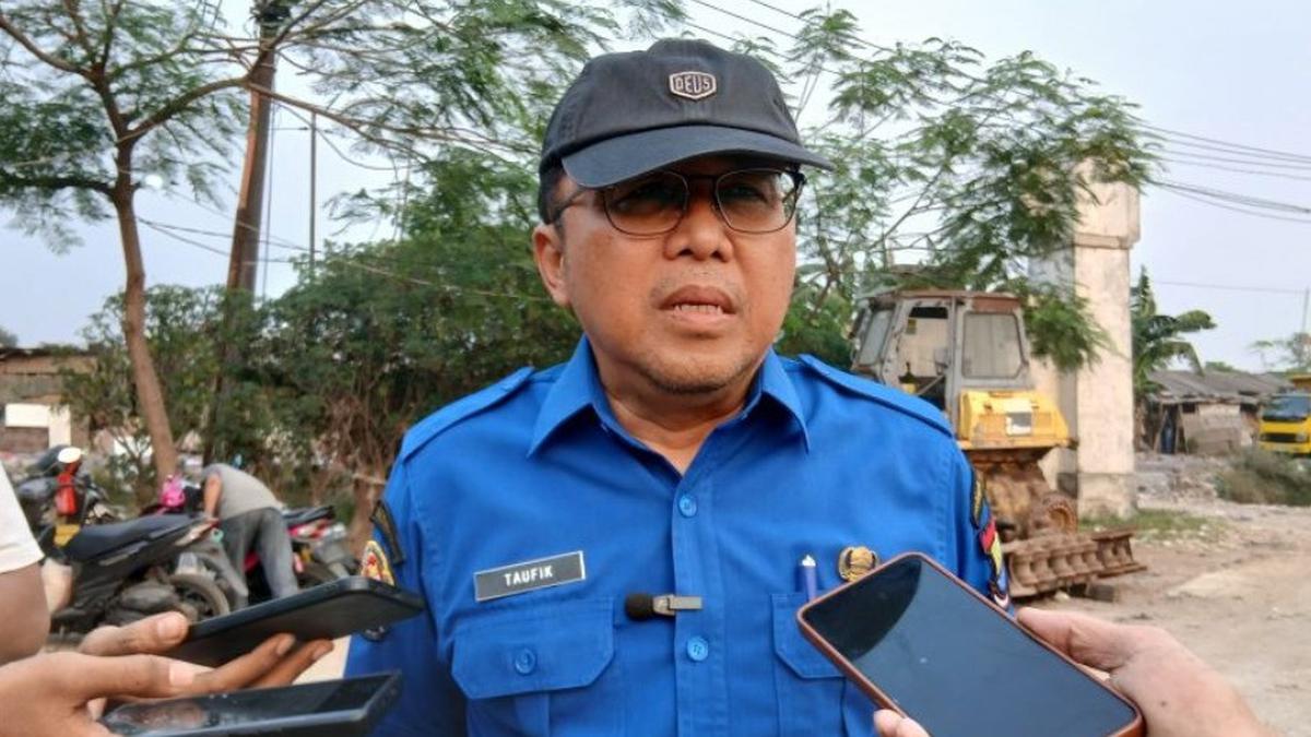 Kebakaran TPA Jatiwaringin: 15 Warga Dievakuasi Akibat Asap Berbahaya