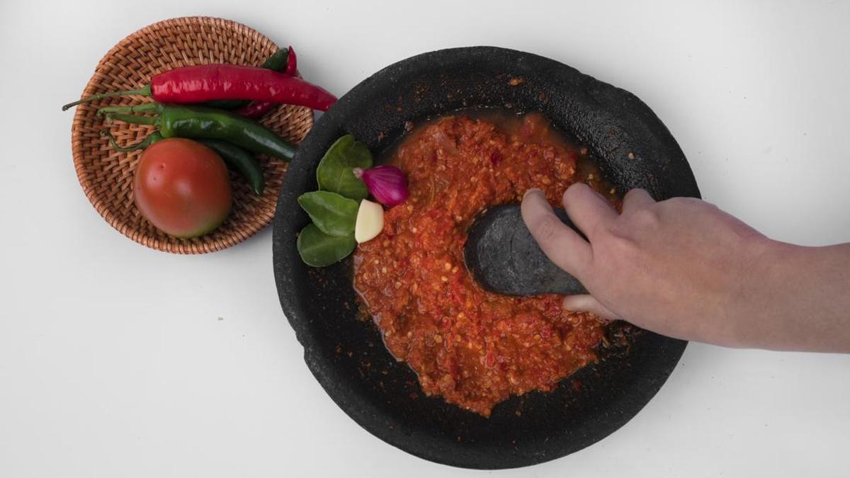 Risiko Saraf Kejepit Akibat Kebiasaan Mengulek Sambal, Ini Penjelasan Dokter