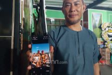 ---
Keluarga Kapten TNI Zulmi Masih Menanti Pemulangan Jenazah di Tengah Duka

---