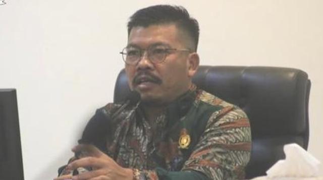 ---
Ketua DPRD Magetan Ditetapkan Sebagai Tersangka Kasus Korupsi, Wakilnya Menjadi Pelaksana Tugas

---