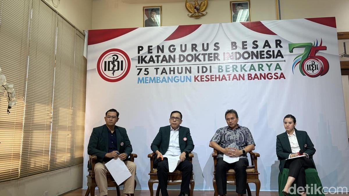 ---
Kejanggalan dalam Kasus dr Ratna yang Dituntut 4,5 Tahun Penjara

---