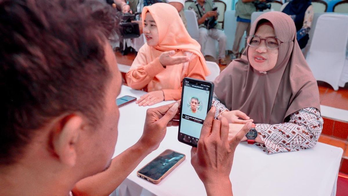 Kementerian Komunikasi Tinjau Portal Perlindungan Sosial untuk Akurasi Data Bansos