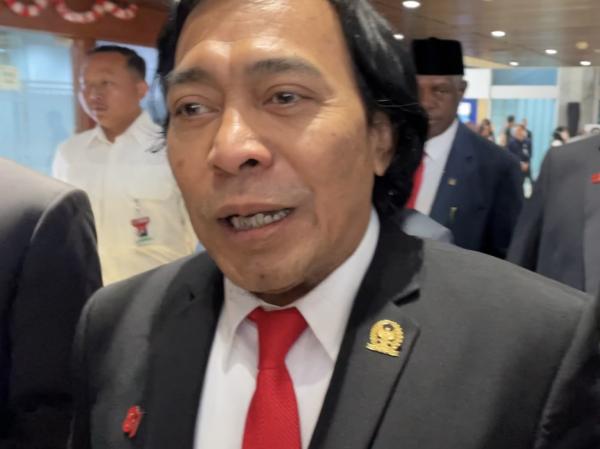 ---
Komeng Sampaikan Harapan untuk Presiden dalam Sidang Tahunan MPR-DPR 2026

---