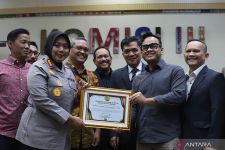 Penghargaan Bergengsi untuk Kapolres Metro Bekasi, Kombes Sumarni dari Komisi III DPR
